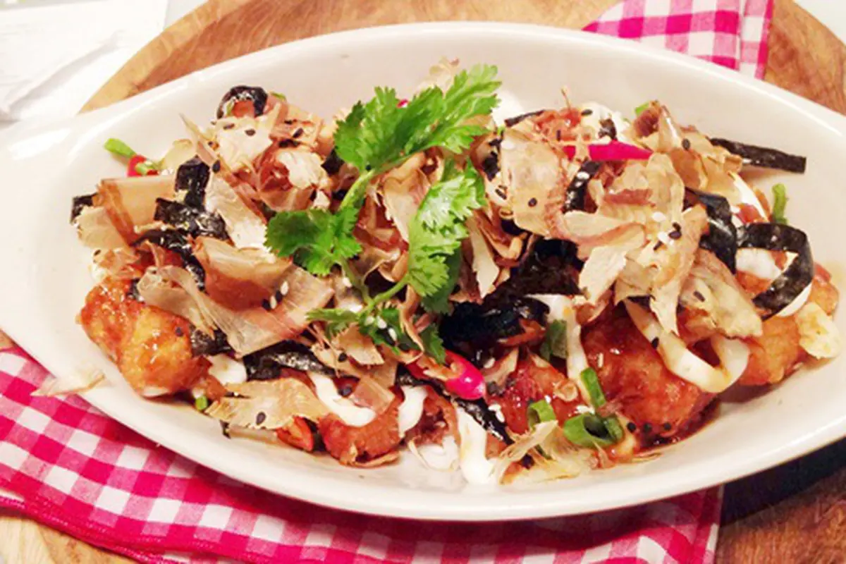 Tokyo style tater tots with togarashi spice, japanese mayo, roasted sea weed&sesame/ copyright by Vemale.com/Anisha