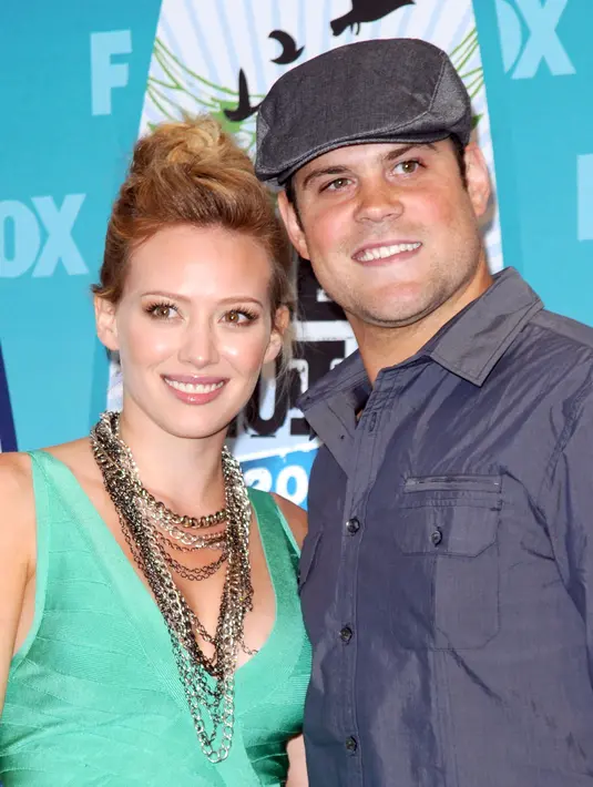 Hilary Duff dan Mike Comrie mengumumkan perpisahan mereka pada Januari 2014 setelah tiga tahun menikah. Bintang film ‘Younger’ ini awalnya berharap untuk rekonsiliasi, tetapi ia dengan tegas menolaknya pada Februari lalu. (AFP/Bintang.com)