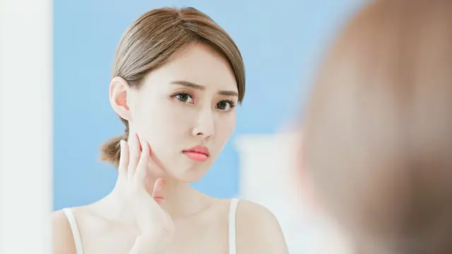 Tanda Kulit Wajah Dehidrasi yang Nggak Boleh Disepelekan, Begini Perawatan yang Tepat untuk Kembalikan Kesehatannya