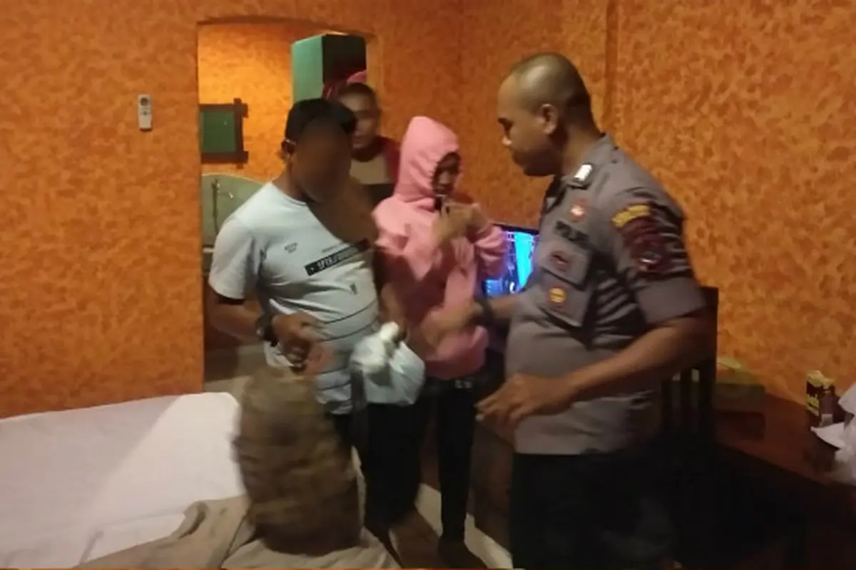 Aksi Detektif Suami Memergoki Ulah Mesum Istri dengan Atasan