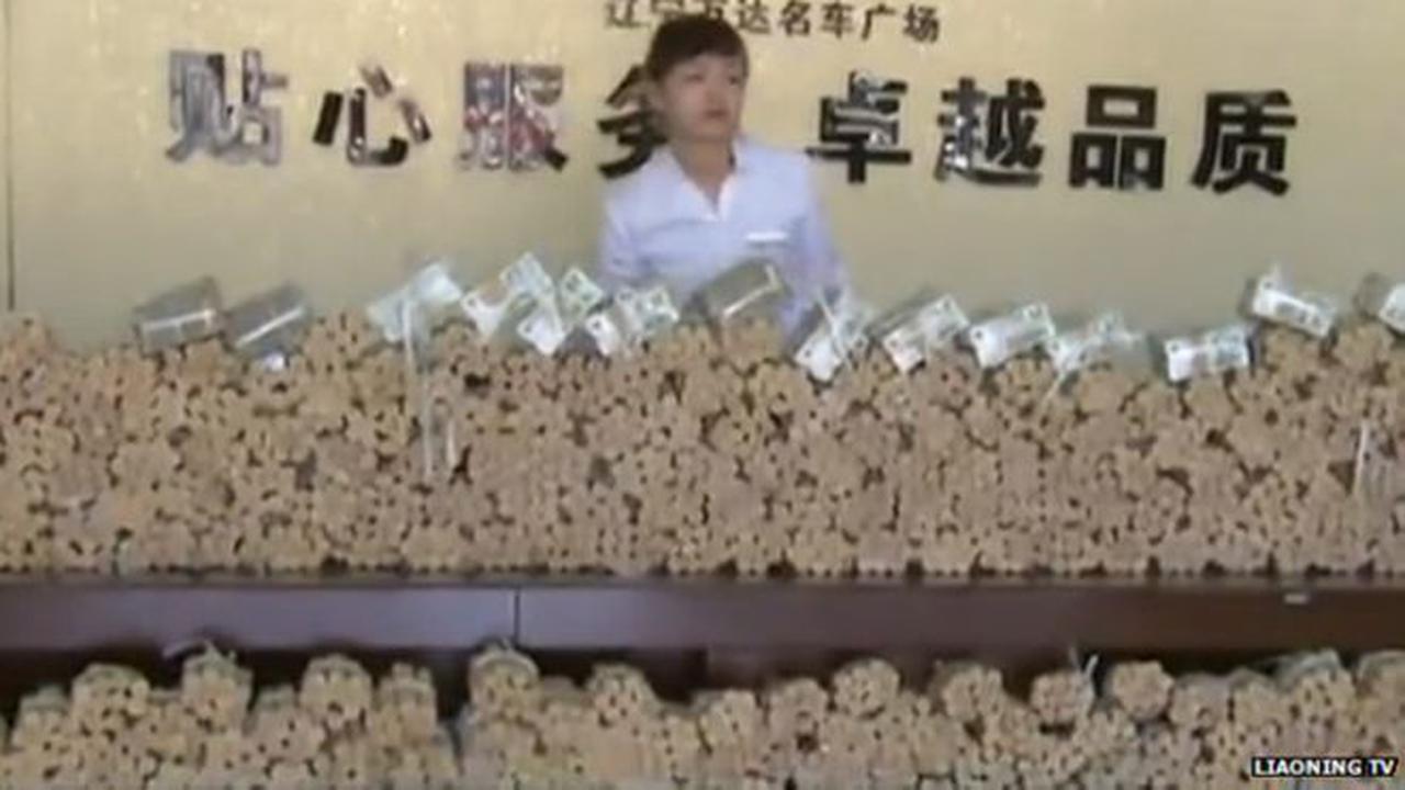 Pria di China Ini Beli Mobil dengan 4 Ton Koin