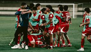 Selebrasi para pemain Timnas Indonesia U-17, saat menghadapi China dalam laga pertama Grup B Piala Asia U-17 2026 di Lapangan A King Abdullah Sports City Training Stadium, Jeddah, Selasa (5/5/2026). (Dok. PSSI)