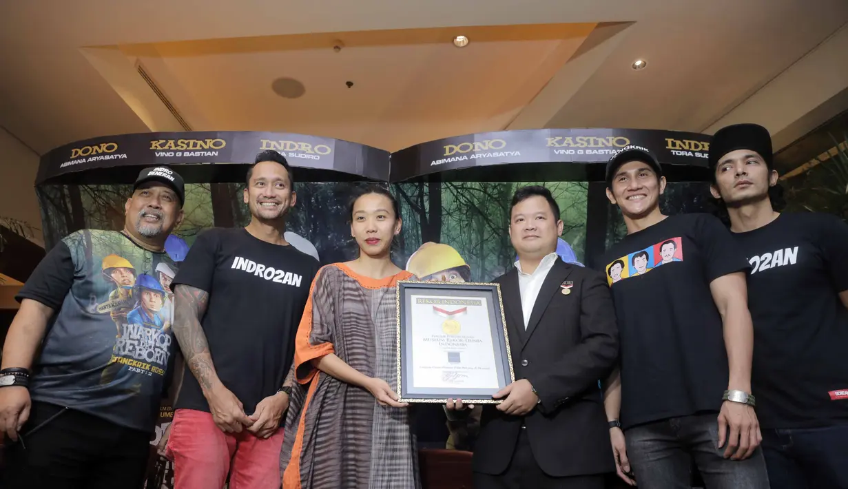 Dalam penghargaan tersebut juga mencatatkan film Warkop DKI Reborn: Jangkrik Boss! Part 2 sebagai film pertama di Indonesia yang menggunakan pesawat sebagai sarana promosinya. (Nurwahyunan/Bintang.com)