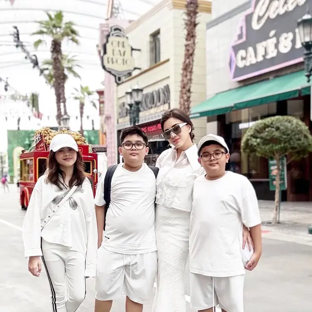 Artis Single Mom Habiskan Liburan Akhir Tahun Bareng Anak
