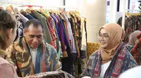 Pesona Tenun dan Bordir UMKM Binaan KAI Daop 1 Jakarta Memikat Pengunjung Parade Wastra Nusantara 2025