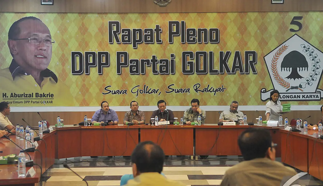 Para petinggi Golkar hadir dalam Rapat Pleno lanjutan Partai Golkar di DPP Partai Golkar, Jakarta, Selasa (25/11/2014). (Liputan6.com/Johan Tallo) 