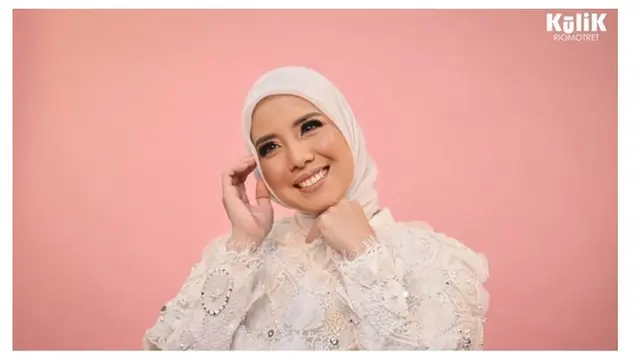 8 Gaya Pemotretan Perdana Tya Ariestya Usai Berhijab, Banjir Pujian