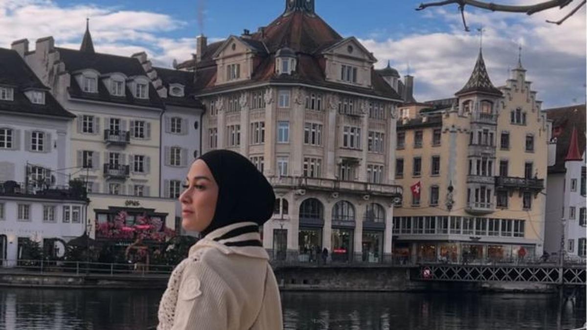 7 Potret Liburan Nina Zatulini Menjelajahi Swiss, Pemandangan Gunung dan Salju Bikin Takjub