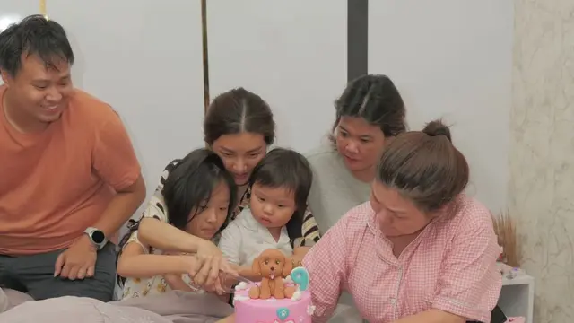 9 Momen Sarwendah Beri Kejutan Ulang Tahun ke Thalia dan Thania, Ruben Onsu Tak Terlihat
