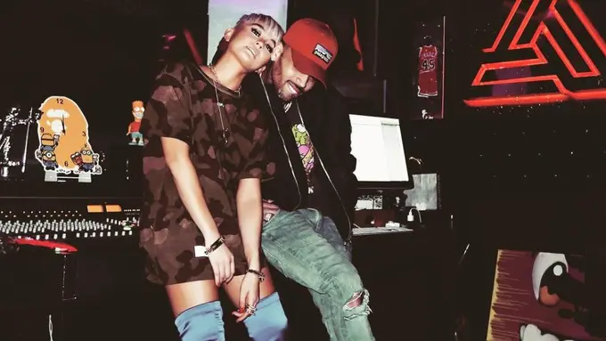 [Bintang] Duet Bareng Chris Brown, Agnez Mo Didukung Para Penyanyi Ini