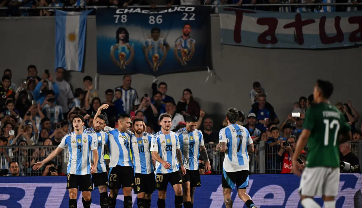 Bertanding di markas sendiri, La Albicelestes menang telak empat gol tanpa balas. (Luis ROBAYO/AFP)