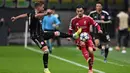 Berlaga di Stadion Deutsche Bank Park, Eintracht Frankfurt mencoba menguasai permainan. (Kirill KUDRYAVTSEV/AFP)