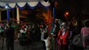 Suasana kediaman Olga Syahputra di Jalan Kresna Raya no. 4 Duren Sawit, Jakarta Timur, Jumat (27/3/2015). Warga mulai berdatangan untuk mengucapkan belasungkawa (Liputan6.com/Faisal R Syam)