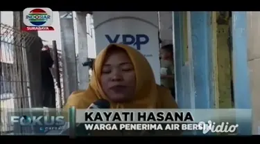 YPP bekerjasama dengan PDAM Surabaya dan USAID IUWASH, melakukan serah terima master meter air bersih kepada warga di permukiman padat penduduk di Surabaya.