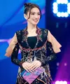Penampilan Angel Karamoy sukses jadi pusat perhatian saat jadi pembaca nominasi penghargaan musik [@therealangelkaramoy]