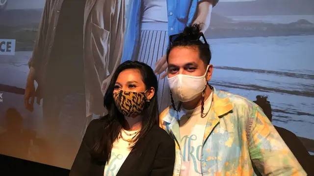 [Fimela] Kevin Julio dan Indah Permatasari di peluncuran poster dan trailer film Akad