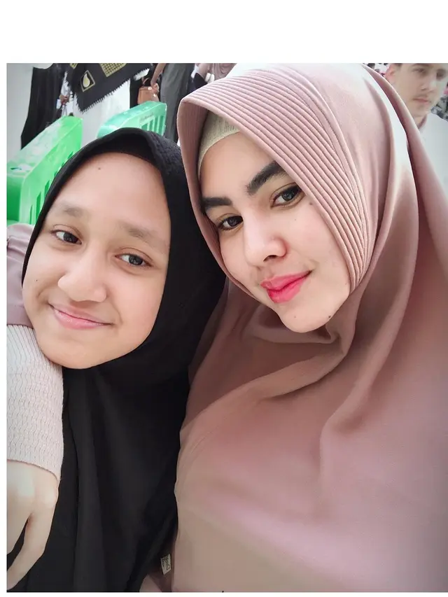 Jadi Ibu Sambung, Ini 6 Momen Keakraban Kartika Putri Bareng Ketiga Anak Habib Usman
