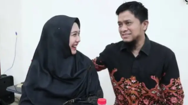 6 Momen Oki Setiana Dewi Raih Gelar Doktor, Tetap Semangat Meski Tengah Hamil Besar
