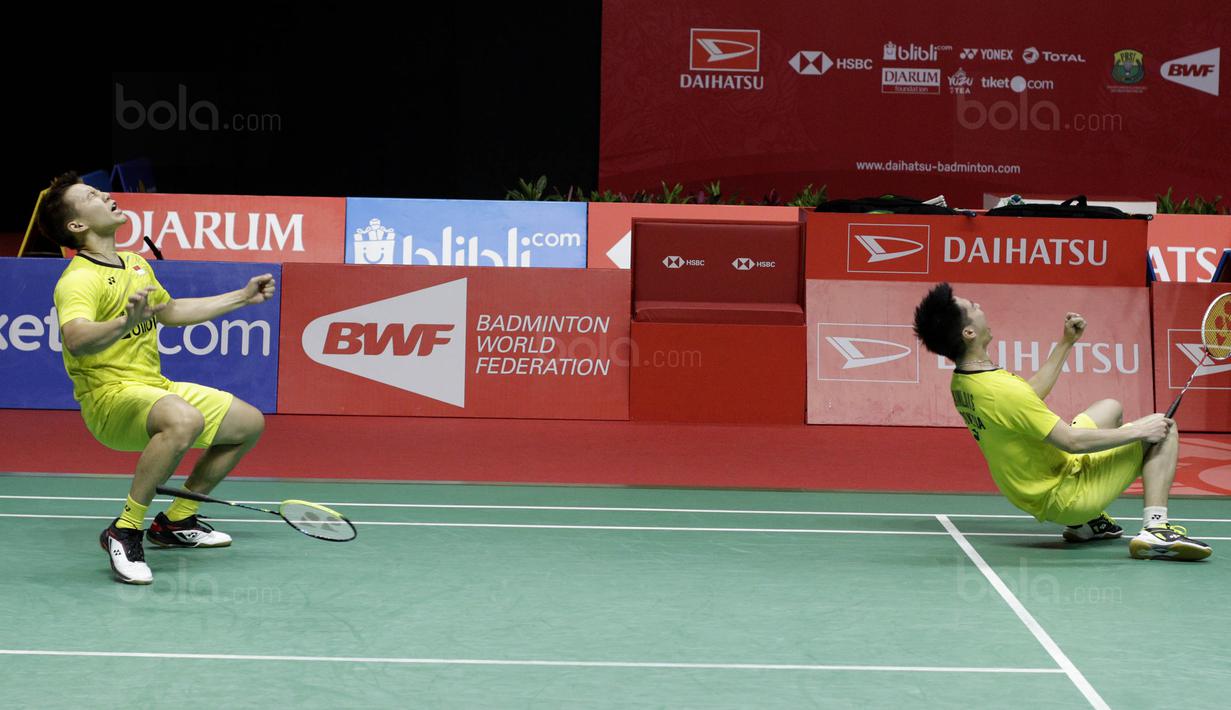 Ganda putra Indonesia, Kevin Sanjaya/Marcus Gideon, saat melawan wakil China, Li Junhui/Liu Yuchen pada laga Indonesia Masters 2018 di Istora Senayan, Minggu (28/1/2018). Kevin /Marcus menang 11-21, 21-10, dan 21-16. (Bola.com/M Iqbal Ichsan)