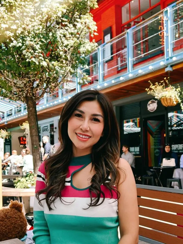 Pesona Nisya Ahmad yang Kian Menawan dan Modis