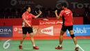 Ganda campuran Indonesia, Tontowi/Liliyana mengepalkan tangan saat melawan Ko Sung Hyun/Kim Ha Na di Total BWF World Championships 2015 di Istora Senayan, Jakarta, Jumat (14/8/2015). Tontowi/Liliyana unggul 21-8. 21-15. (Liputan6.com/Helmi Fithriansyah)