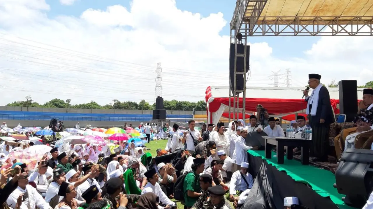 Cawapres nomor urut 01 Ma'ruf Amin saat berkampanye di Gresik, Jawa Timur.
