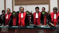 Majelis Hakim bersiap memimpin sidang kasus dugaan penodaan agama dengan terdakwa Basuki Tjahaja Purnama atau Ahok di Kementan, Jakarta, Selasa (9/5). Ahok menghadapi sidang vonis kasus dugaan penodaan agama hari ini. (Liputan6.com/Kurniawan Mas'ud/pool)