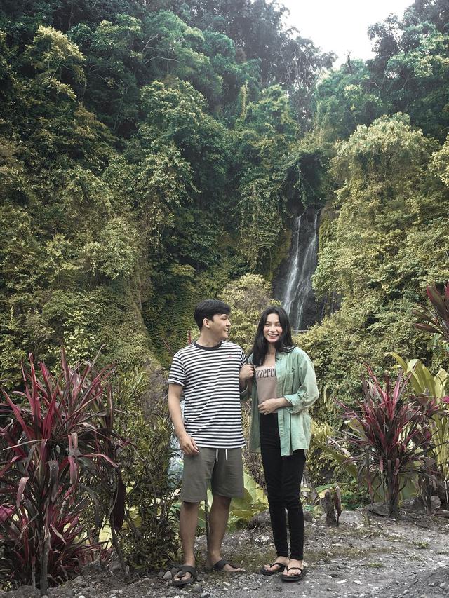 Adik Indah Permatasari, Sinta Mutiara bersama calon suaminya Aslan (Foto: Instagram aslanandy)