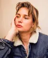 Lihat di sini beberapa potret gaya parisian chic yang sesungguhnya dari istri Ario Bayu.