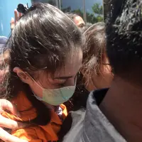 Setelah tiga bulan mendekam di Tahanan Narkotika Polda Metro Jaya, Jedun dilimpahkan ke Kejaksaan Negeri Jakarta Selatan. Kamis (15/3) berkas perkara dan tersangka telah dilimpahkan ke kejaksaan. (Adrian Putra/Bintang.com)