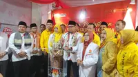 Pasangan Imam-Ririn mendaftar ke KPU Kota Depok untuk mengikuti Pilkada Kota Depok 2024. (Liputan6.com/Dicky Agung Prihanto)