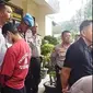 Polisi amankan pelaku penusukan PSK di Apartemen Bekasi Town Square, Jalan Cut Mutia, Margahayu, Bekasi Timur, Kota Bekasi (Liputan6.com/Bam Sinulingga)