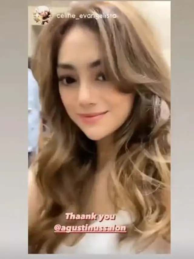 6 Potret Terbaru Celine Evangelista dengan Rambut Pirang, Bak Barbie