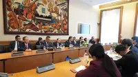 Menteri Koordinator Bidang Perekonomian Airlangga Hartarto bertemu dengan Menteri Ekonomi, Perdagangan, dan Industri (METI) Jepang Ken Saito di sela-Pertemuan OECD di Paris, (2/5/2024). (Dok Kemenko Perekonomian)