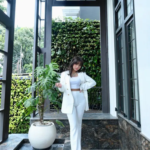 6 Potret Penampilan Fuji Ini Pernah Jadi Sasaran Kritik Netizen, Disebut Terlalu Terbuka