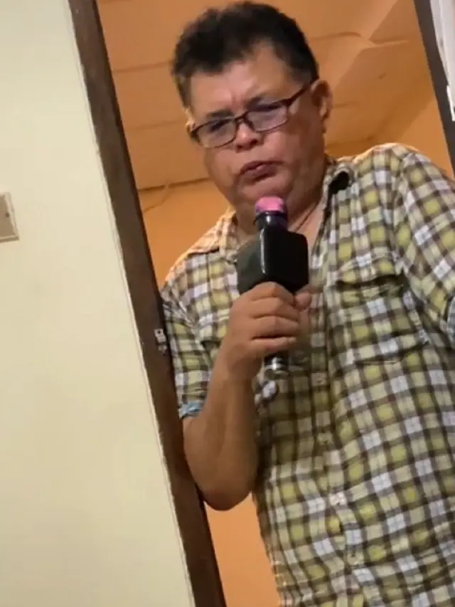 Viral, Aksi Seorang Ayah Bangunkan Sahur Menggunakan Mikrofon Ini Bikin Warganet Iri