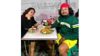 6 Gaya Isa Bajaj Mendukung Persebaya, Bukti Fans Fanatik (sumber: Instagram.com/isa_bajaj)