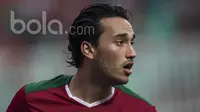 Ezra Walian menjadi satu-satunya pemain naturalisasi yang mengisi skuat Timnas Indonesia U-22. Striker berdarah Manado Belanda yang merumput bersama Jong Ajax itu baru mendapatkan surat keputusan menjadi WNI. (Bola.com/Vitalis Yogi Trisna)