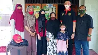 Paskibraka 2019 Nasional dari Kalimantan Selatan, Muhammad Asri Maulana foto bersama keluarga sebelum berangkat ke Jakarta untuk kembali bertugas pada perayaan HUT ke-75 RI di Istana Merdeka (Foto: Dokumen Pribadi)