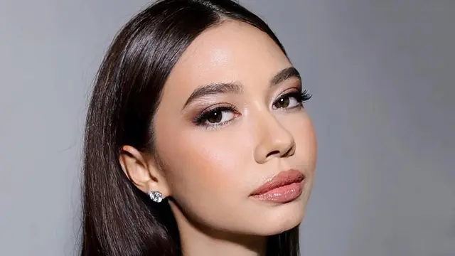 Potret Cantik Yuki Kato Dalam Balutan Gaun Sparkly Strapless. (instagram/yukikt)