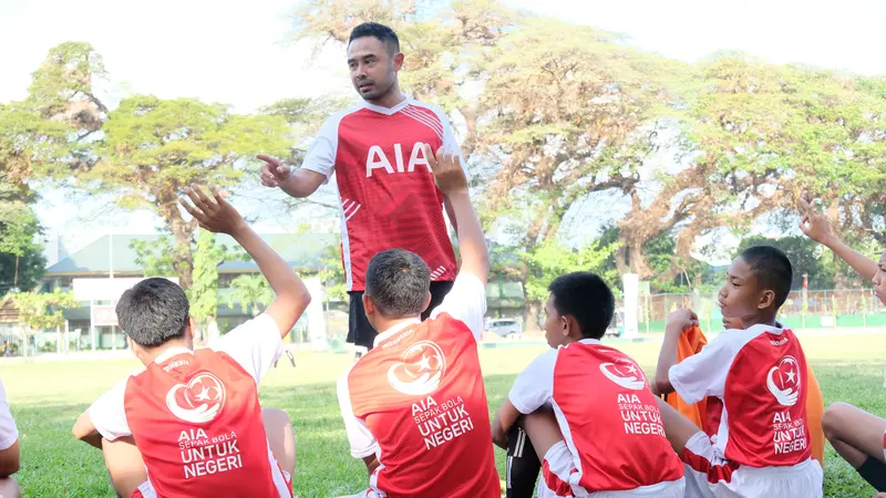 Ponaryo Astaman, AIA Sepak Bola untuk Negeri