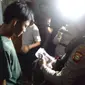Polisi geledah pelajar yang edarkan tembakau gorilla (Liputan6.com/Fauzan)