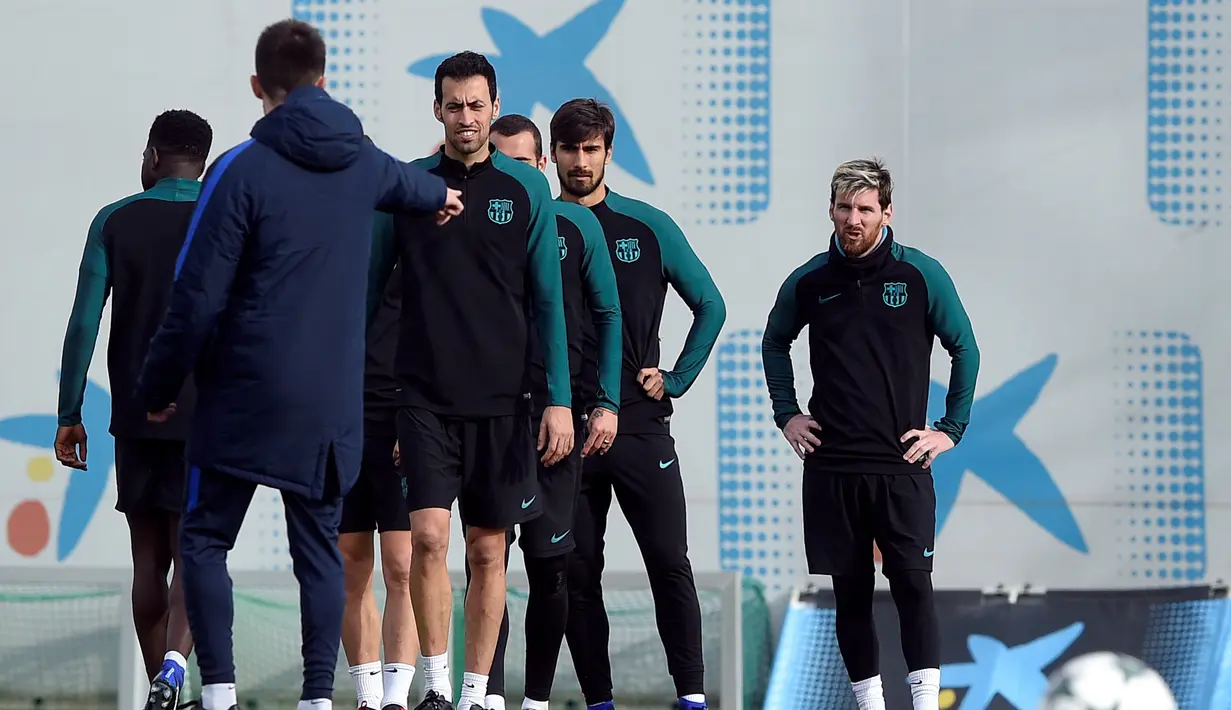 Suasana latihan Barcelona di Sports Center FC Barcelona Joan Gamper, Barcelona, (5/12/2016), jelang melawan Borussia Moenchengladbach. (AFP/Lluis Gene)
