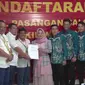 Pasangan Haru Suandharu-Dhani Wirianata serahkan berkas pendaftaran kepada Komisi Pemilihan Umum (KPU) Kota Bandung, Rabu, 28 Agustus 2024. (Dok. KPU Kota Bandung).