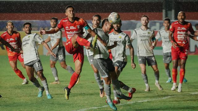 Foto: Persib Bandung Berhasil Imbangi Bali United Namun Gagal Geser PSM Makassar