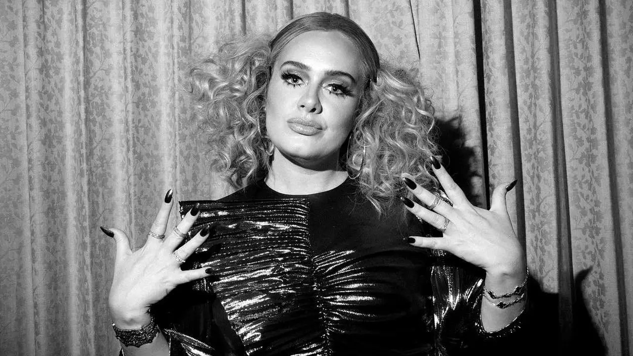 Adele. (Foto: Instagram terverifikasi @adele)