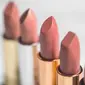 Tip Memilih Lipstick Sesuai Warna Kulit Bagi Penggemar Nude Lipstick / copyright shutterstock