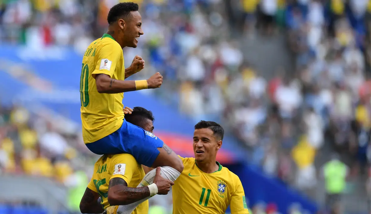 Samba yang menjadi julukan Timnas Brasil bertahan di posisi 3 peringkat FIFA 2019 terbaru dengan 1.681 poin. (AFP/Fabrice Coffrini)