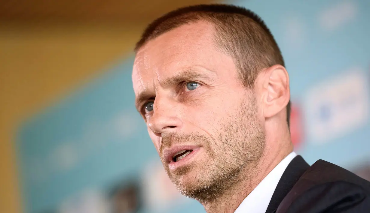 SEPTEMBER -- Aleksander Ceferin resmi terpilih sebagai Presiden UEFA setelah meraih kemenangan mutlak dalam Kongres Luar Biasa UEFA, di Athena, Yunani. Mantan Presiden Asosiasi Sepak Bola Slovenia ini mengalahkan Michael Van Praag. (AFP/Jure Makoves)