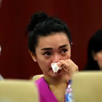 "Pancasila. Wah kurang kurang kompak, kita ulangi yak," ucap Zaskia di gedung DPR/MPR, Kamis, (7/4/2016). (Adrian Putra/Bintang.com)